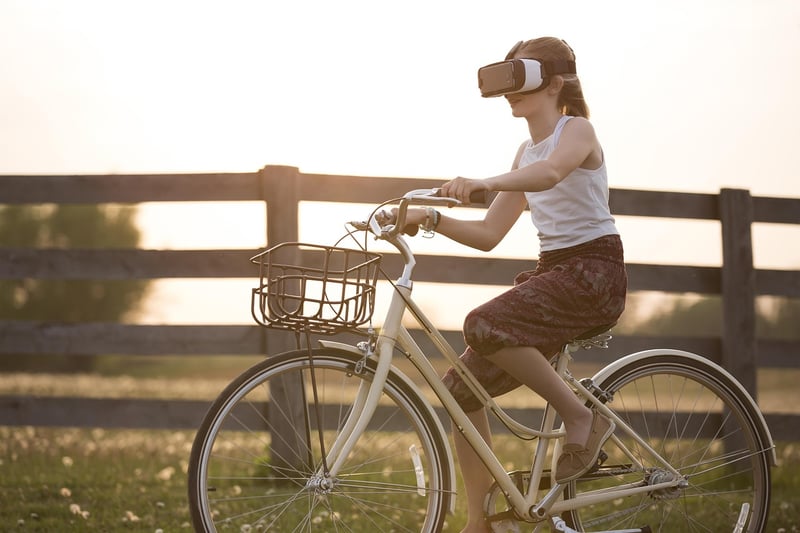 Holographic Virtual Reality Glasses